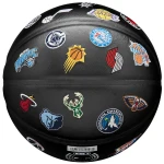 Czarna piłka koszykowa Wilson NBA All Team Premiere z widocznymi detalami drużyn NBA