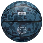 piłka do koszykówki Wilson MVP Camo Bskt Blue rozmiar 6, widok z góry, wzór moro