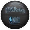 Piłka do koszykówki NBA Forge Plus Charcoal – detal logo i struktury