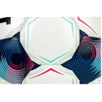 Piłka do piłki nożnej Select Brillant Training DB V25 FIFA Basic – detal panelu i tekstury dla piłkarza